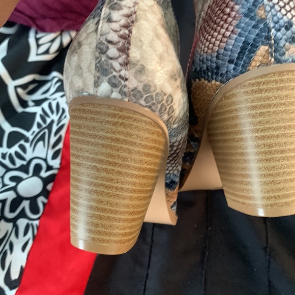 Boots - Picture 4 of 5